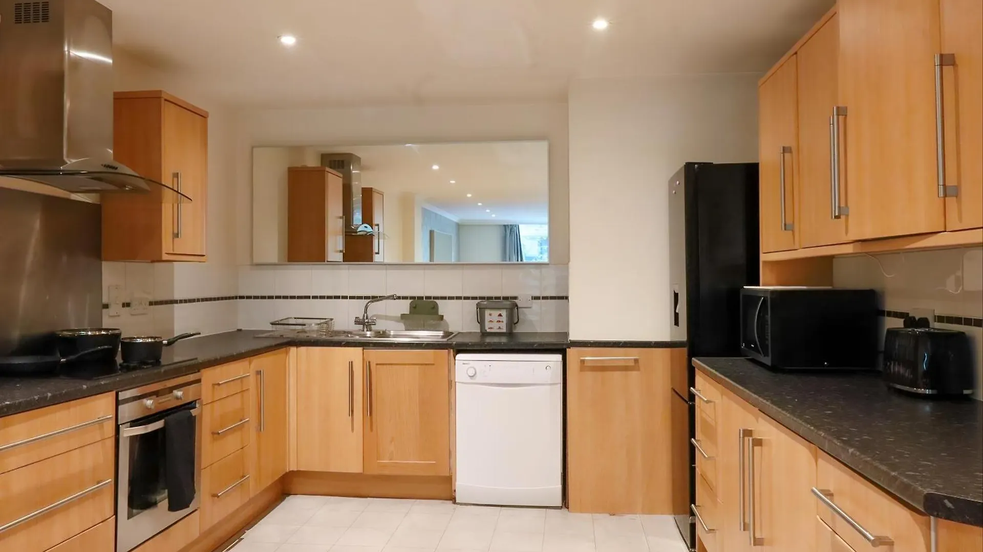 Riverside 3 Bed 2 Bath Apartment- Free Parking London United Kingdom