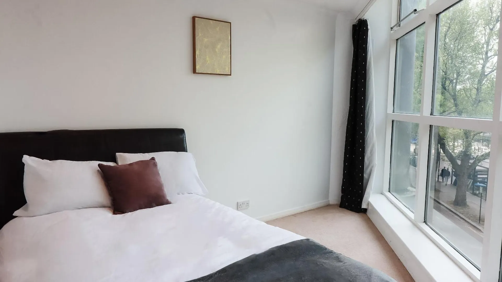 Riverside 3 Bed 2 Bath Apartment- Free Parking London 0*,  United Kingdom