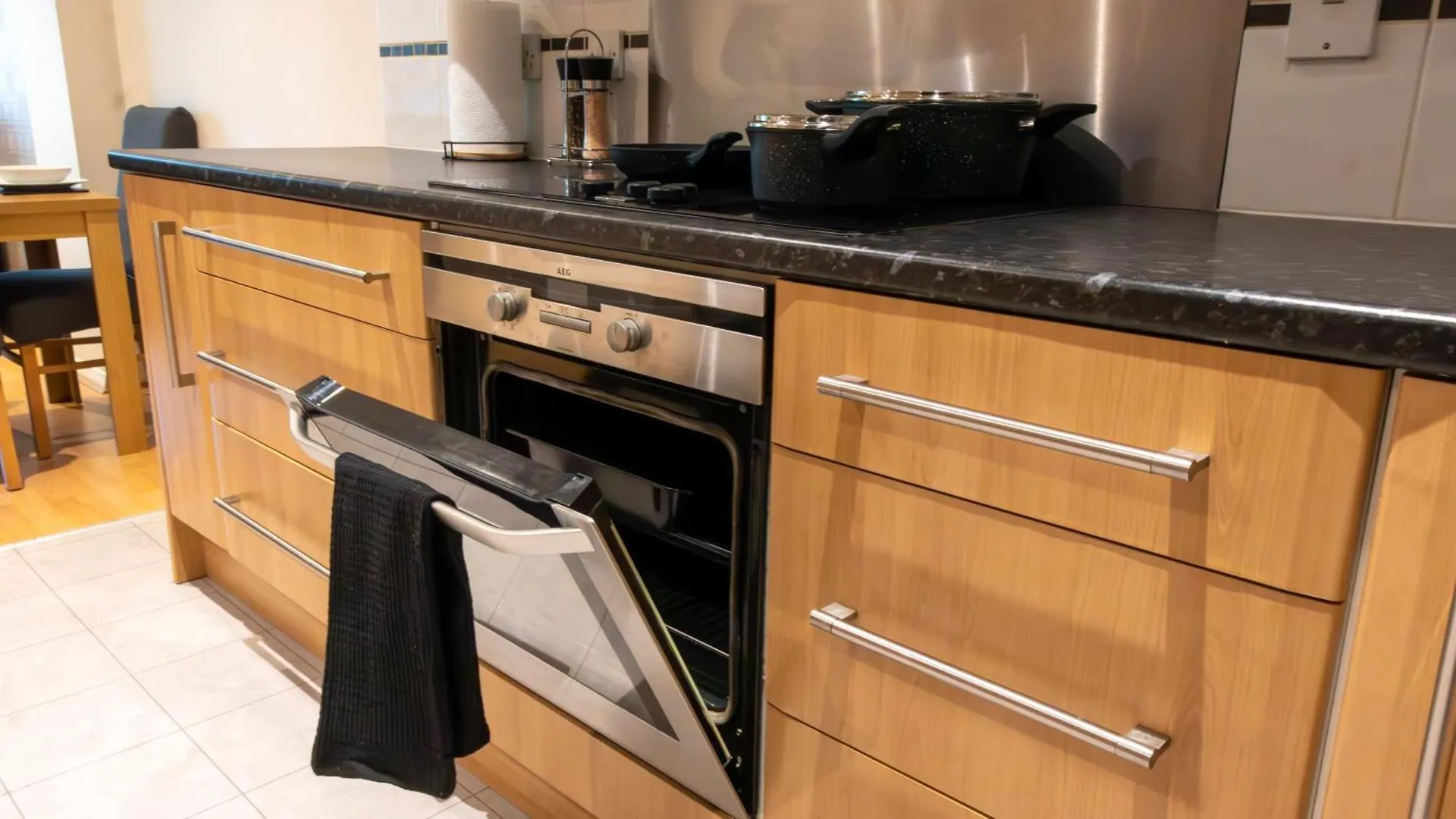 Apartment Riverside 3 Bed 2 Bath Apartment- Free Parking London
