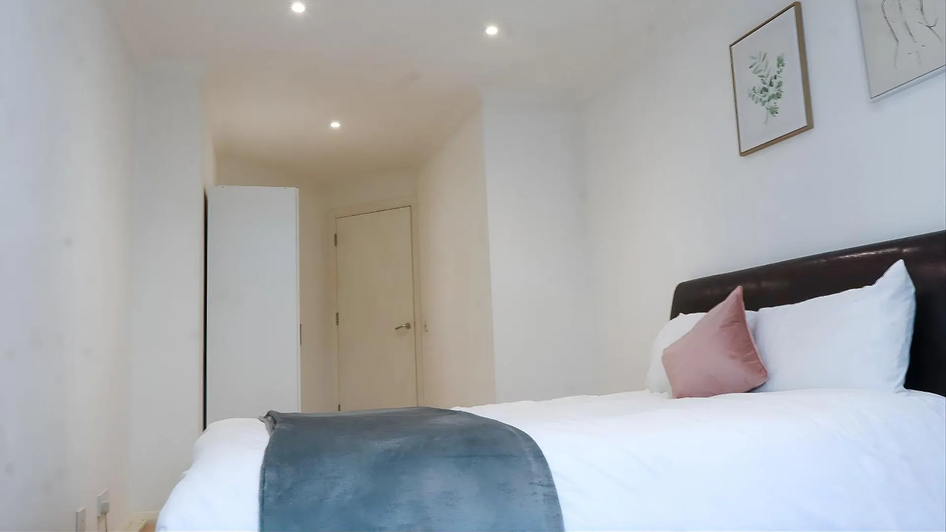 Apartment Riverside 3 Bed 2 Bath Apartment- Free Parking London United Kingdom