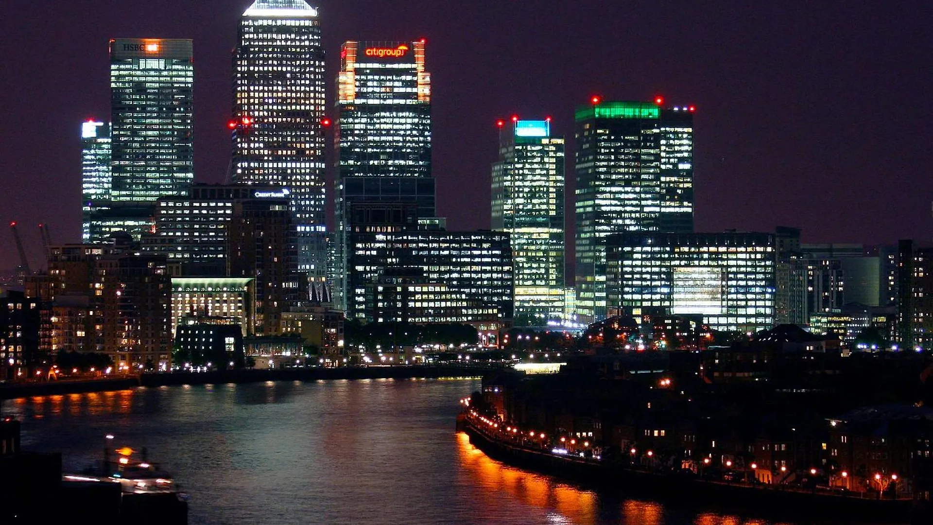 Riverside 3 Bed 2 Bath Apartment- Free Parking London Apartment
